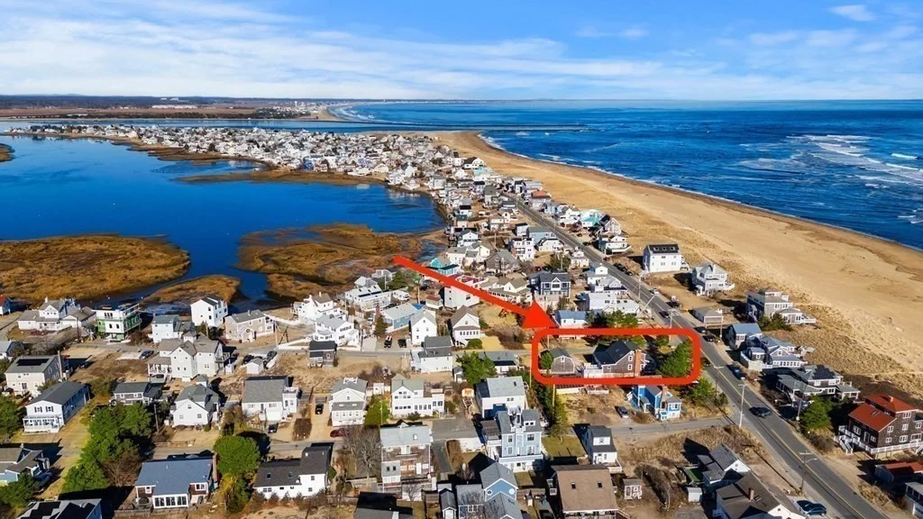 4 bed, 3 bath apartment for rent at 47 Northern Unit WEEKLY, Plum Island — photo 3 of 12