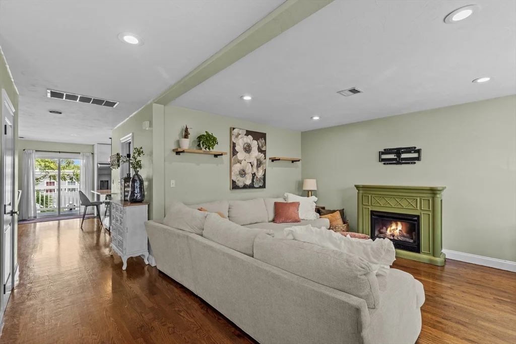 3 bed, 2 bath apartment for rent at 47 Oldfields Rd Unit 2, Dorchester — photo 18 of 37