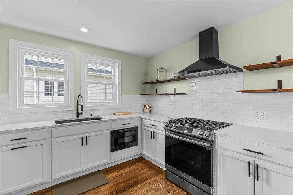3 bed, 2 bath apartment for rent at 47 Oldfields Rd Unit 2, Dorchester — photo 6 of 37