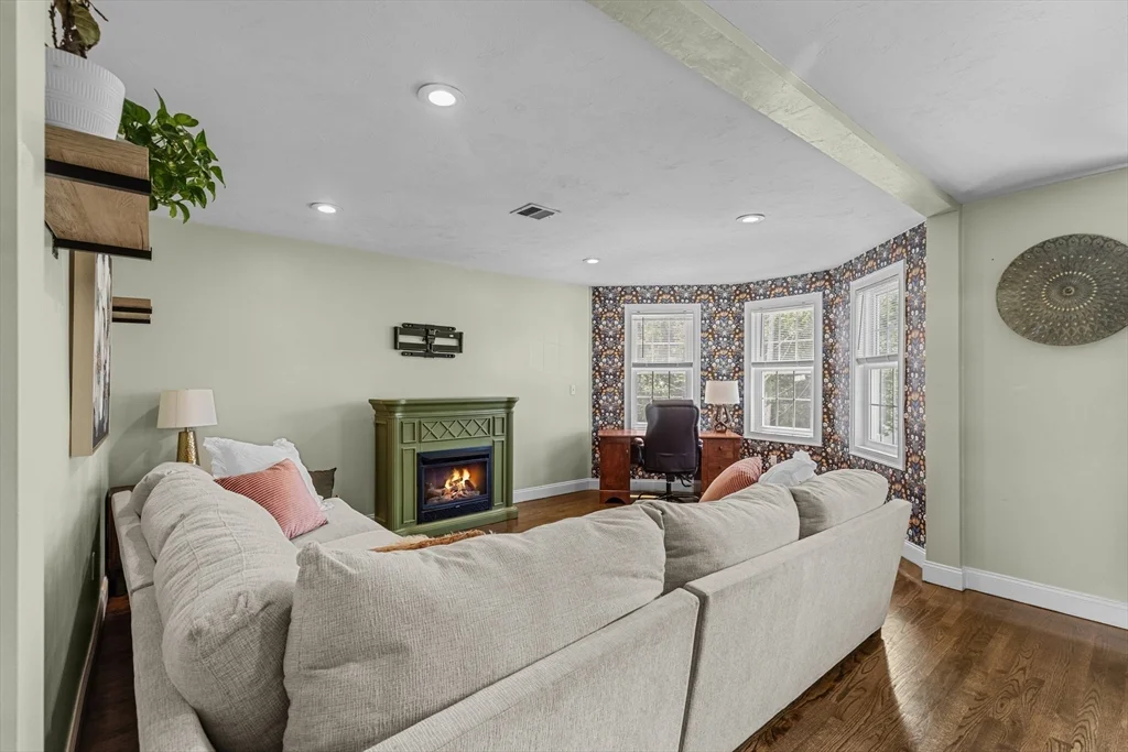 3 bed, 2 bath apartment for rent at 47 Oldfields Rd Unit 2, Dorchester — photo 13 of 37