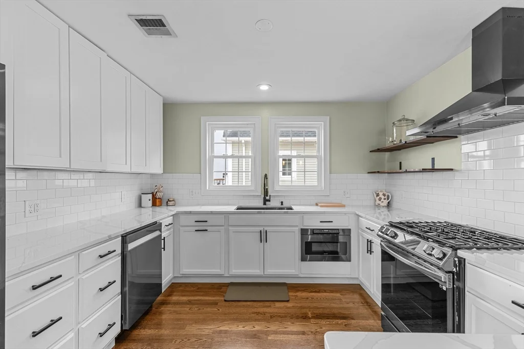 3 bed, 2 bath apartment for rent at 47 Oldfields Rd Unit 2, Dorchester — photo 5 of 37
