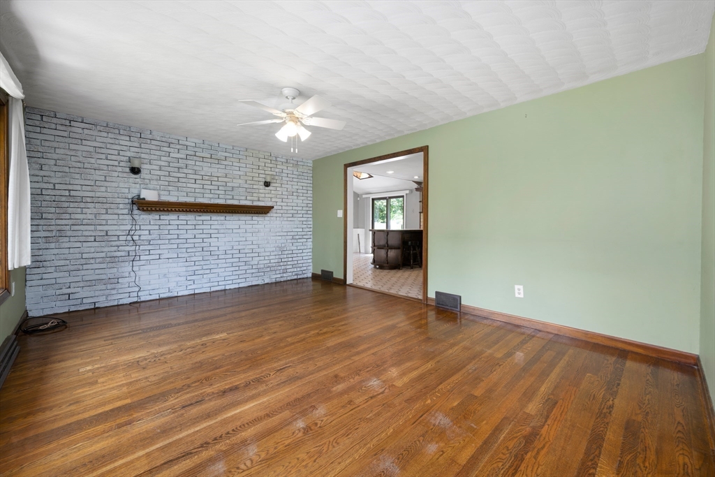 3 bed, 2 bath apartment for rent at 47 Oriole Dr, Dracut — photo 18 of 21