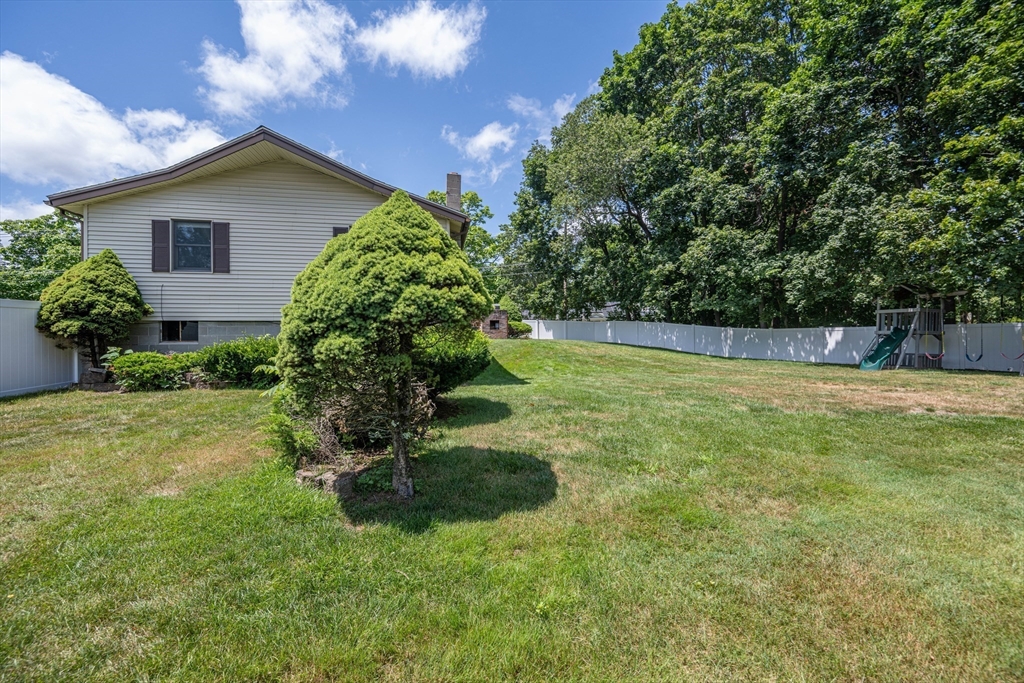 3 bed, 2 bath apartment for rent at 47 Oriole Dr, Dracut — photo 4 of 21