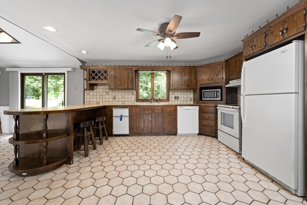 3 bed, 2 bath apartment for rent at 47 Oriole Dr, Dracut — photo 14 of 21