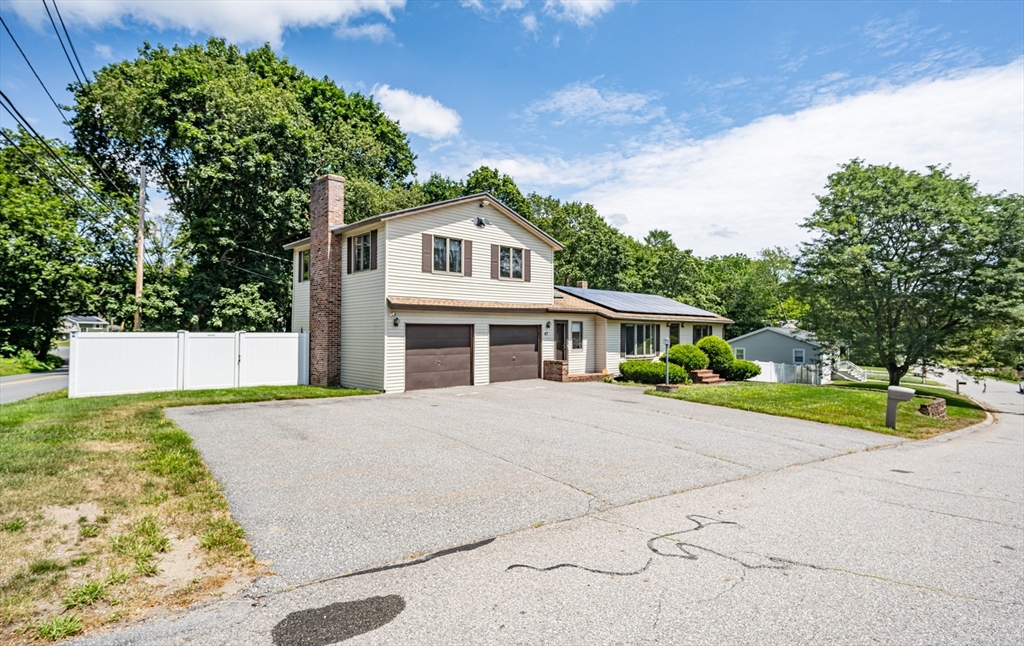 3 bed, 2 bath apartment for rent at 47 Oriole Dr, Dracut — photo 2 of 21