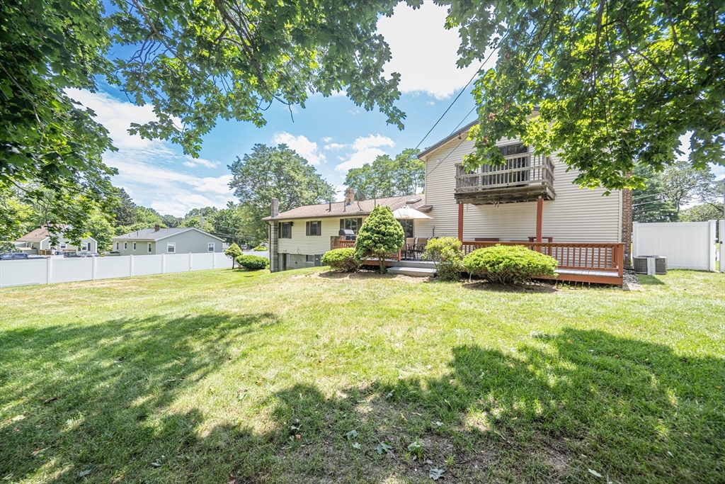 3 bed, 2 bath apartment for rent at 47 Oriole Dr, Dracut — photo 3 of 21