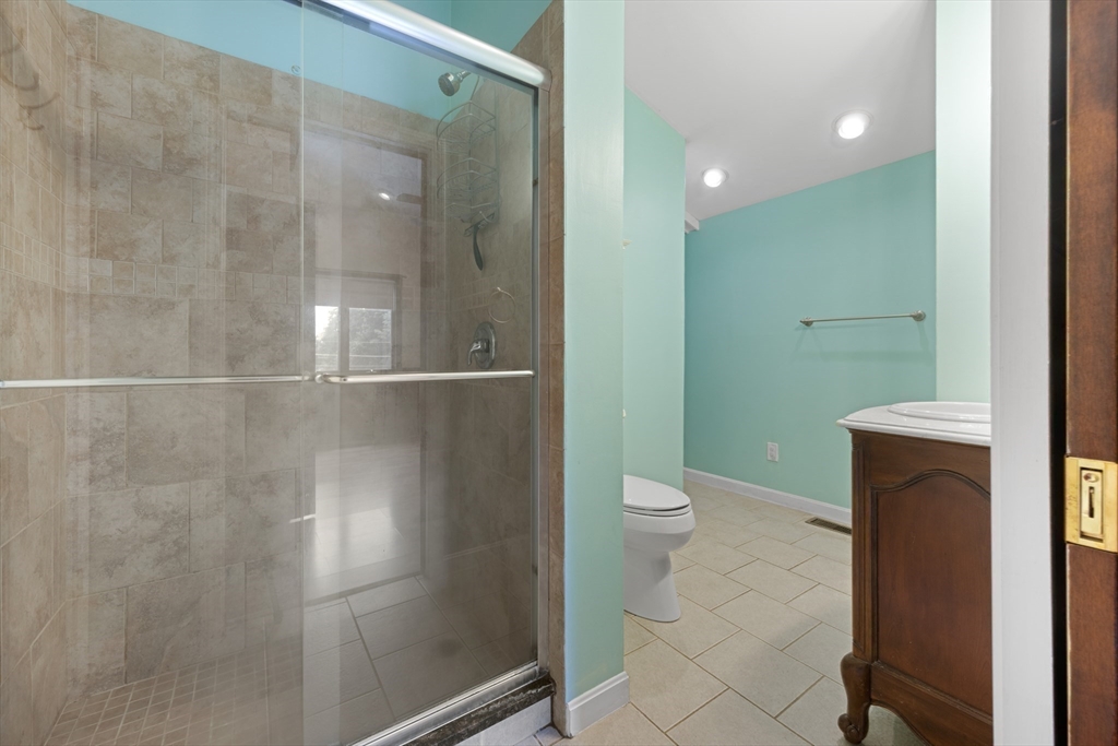 3 bed, 2 bath apartment for rent at 47 Oriole Dr, Dracut — photo 12 of 21