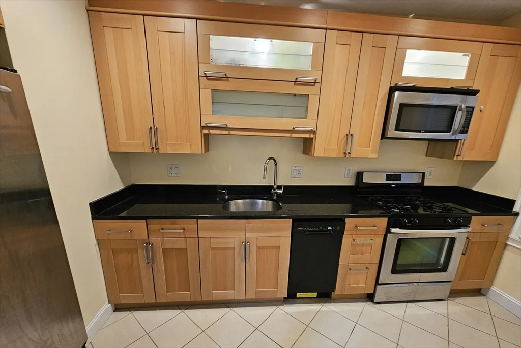 1 bed, 1 bath apartment for rent at 47 Park Vale Ave Unit 4, Allston — photo 1 of 7