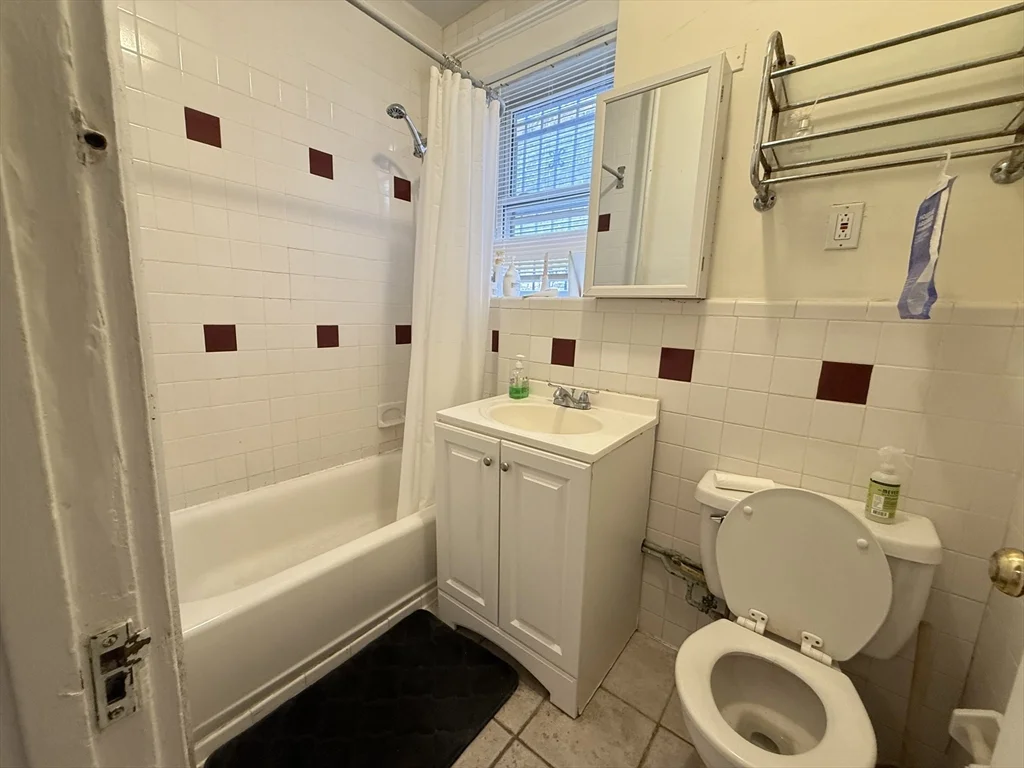 2 bed, 1 bath apartment for rent at 47 Park Vale Ave Unit 5, Allston — photo 12 of 13