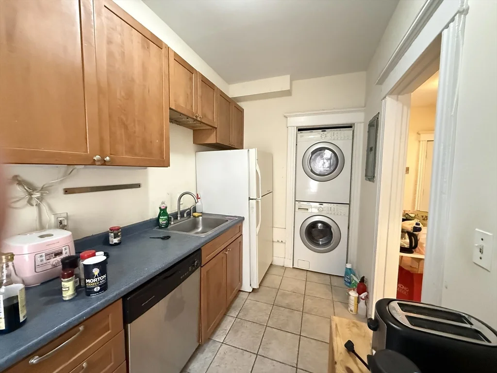 2 bed, 1 bath apartment for rent at 47 Park Vale Ave Unit 5, Allston