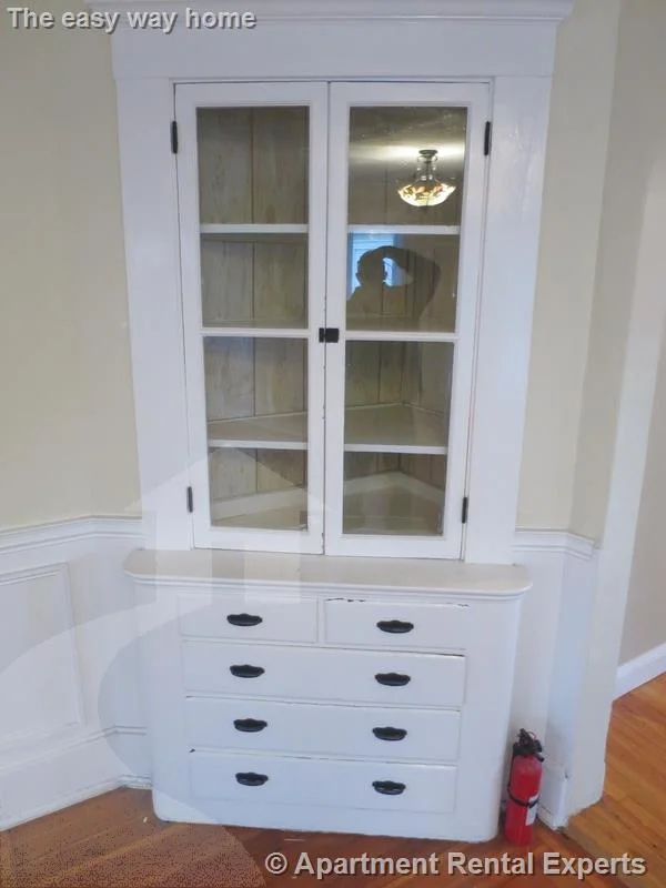 4 bed, 1 bath apartment for rent at 47 Paulina St Unit 2, Davis Square — photo 4 of 21