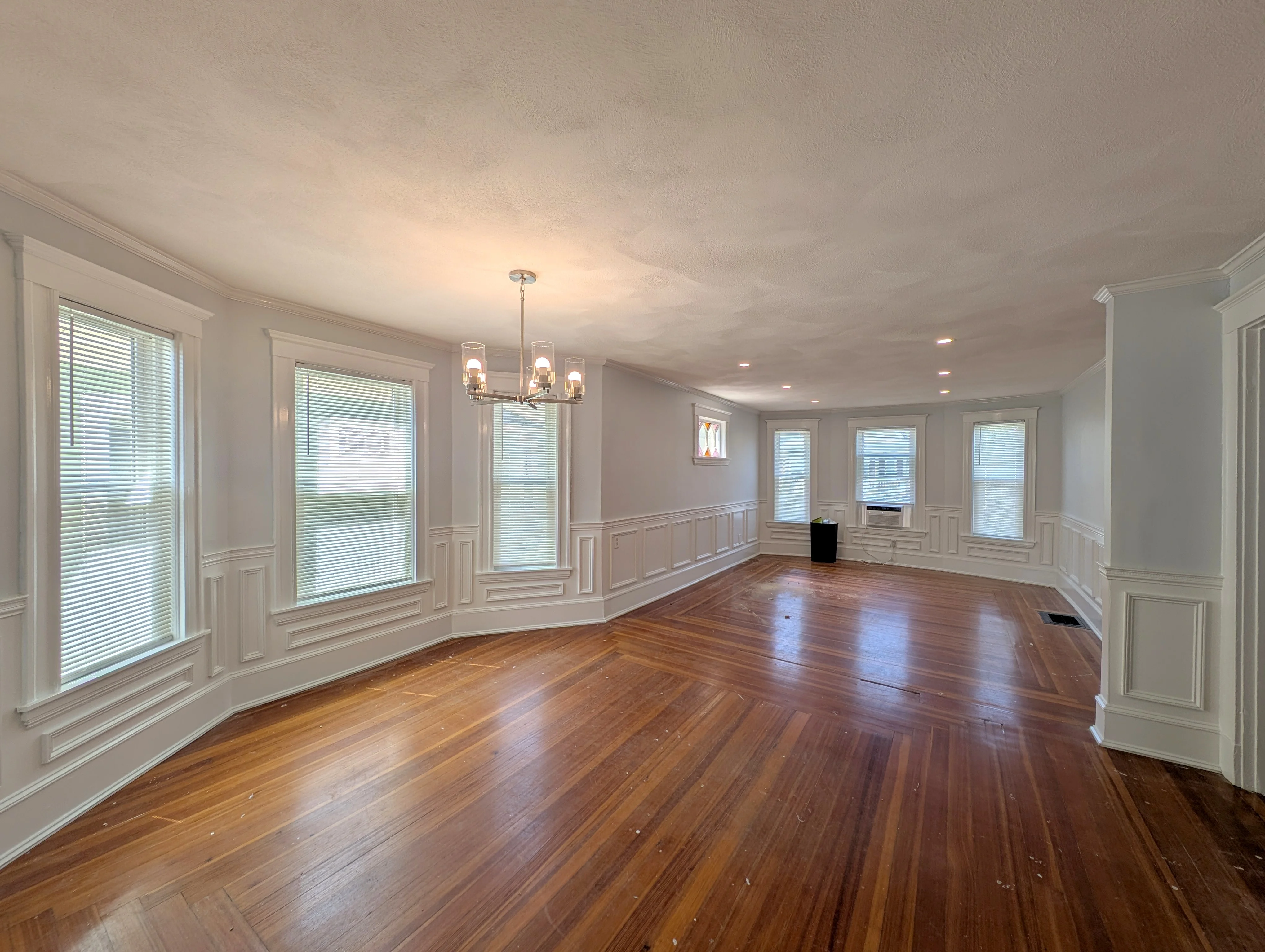 3.5 bed, 1 bath apartment for rent at 47 Paulina St Unit 2, Tufts — photo 4 of 26