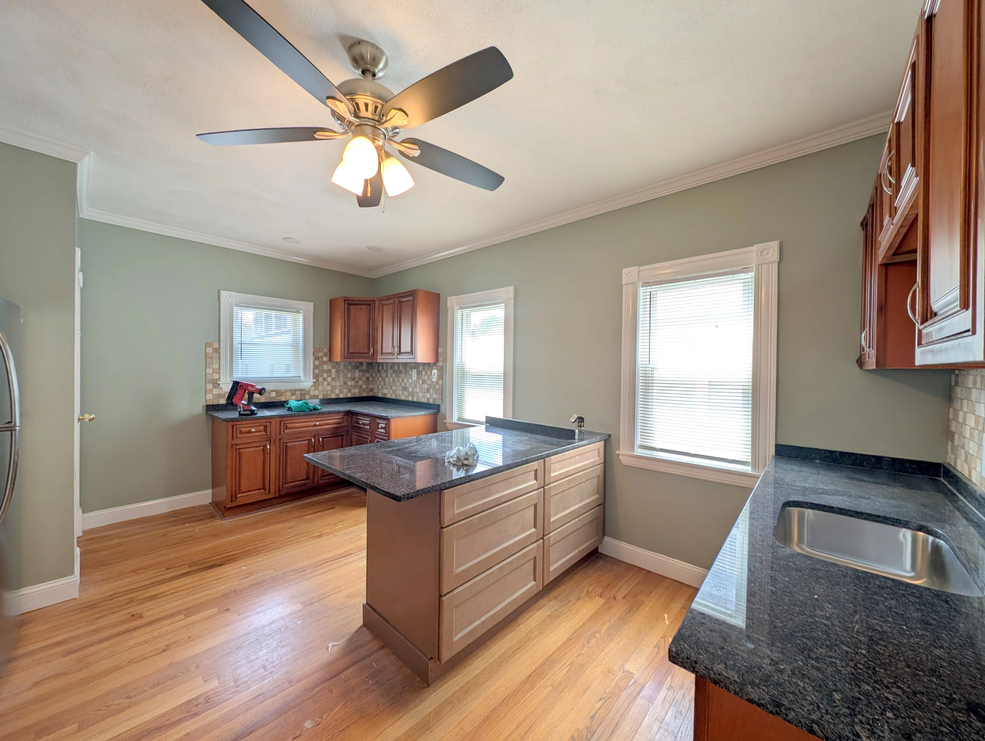 3.5 bed, 1 bath apartment for rent at 47 Paulina St Unit 2, Tufts — photo 2 of 26