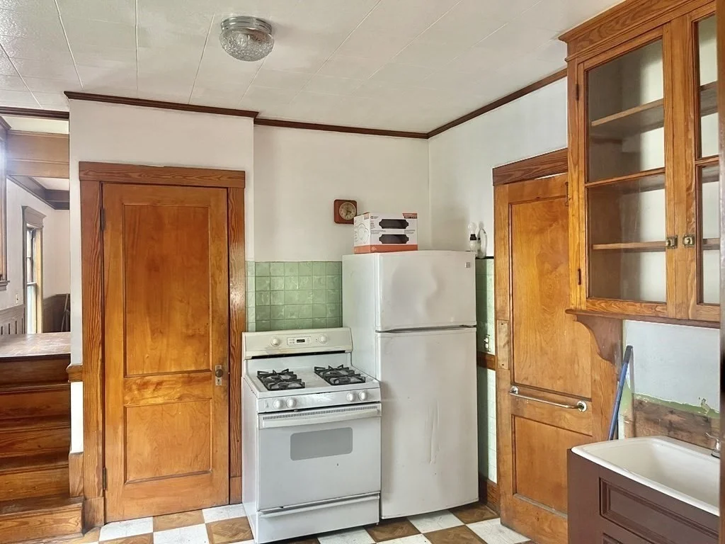 6 bed, 1 bath apartment for rent at 47 Pleasant St, Everett — photo 3 of 28