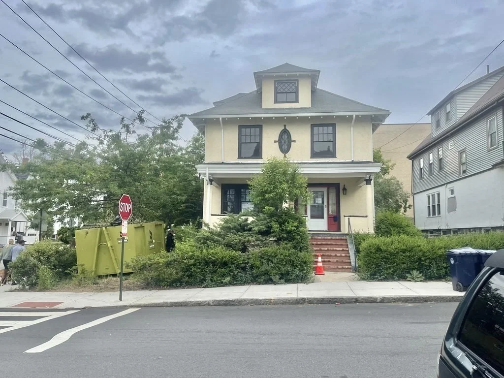 6 bed, 1 bath apartment for rent at 47 Pleasant St, Everett — photo 1 of 28