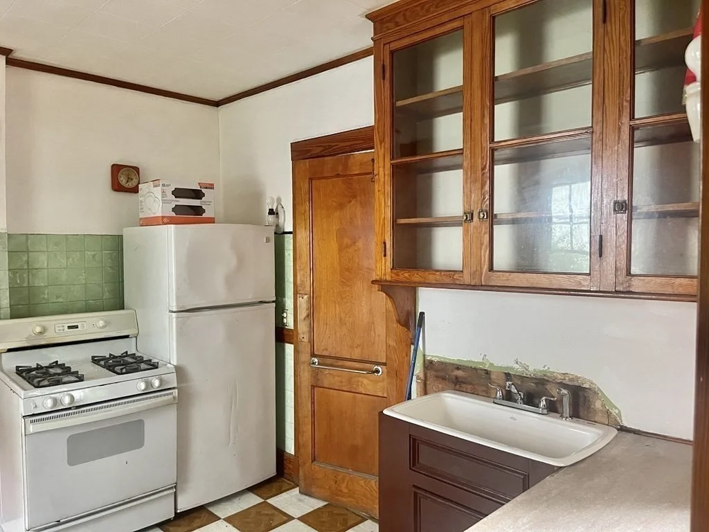 6 bed, 1 bath apartment for rent at 47 Pleasant St, Everett — photo 2 of 28
