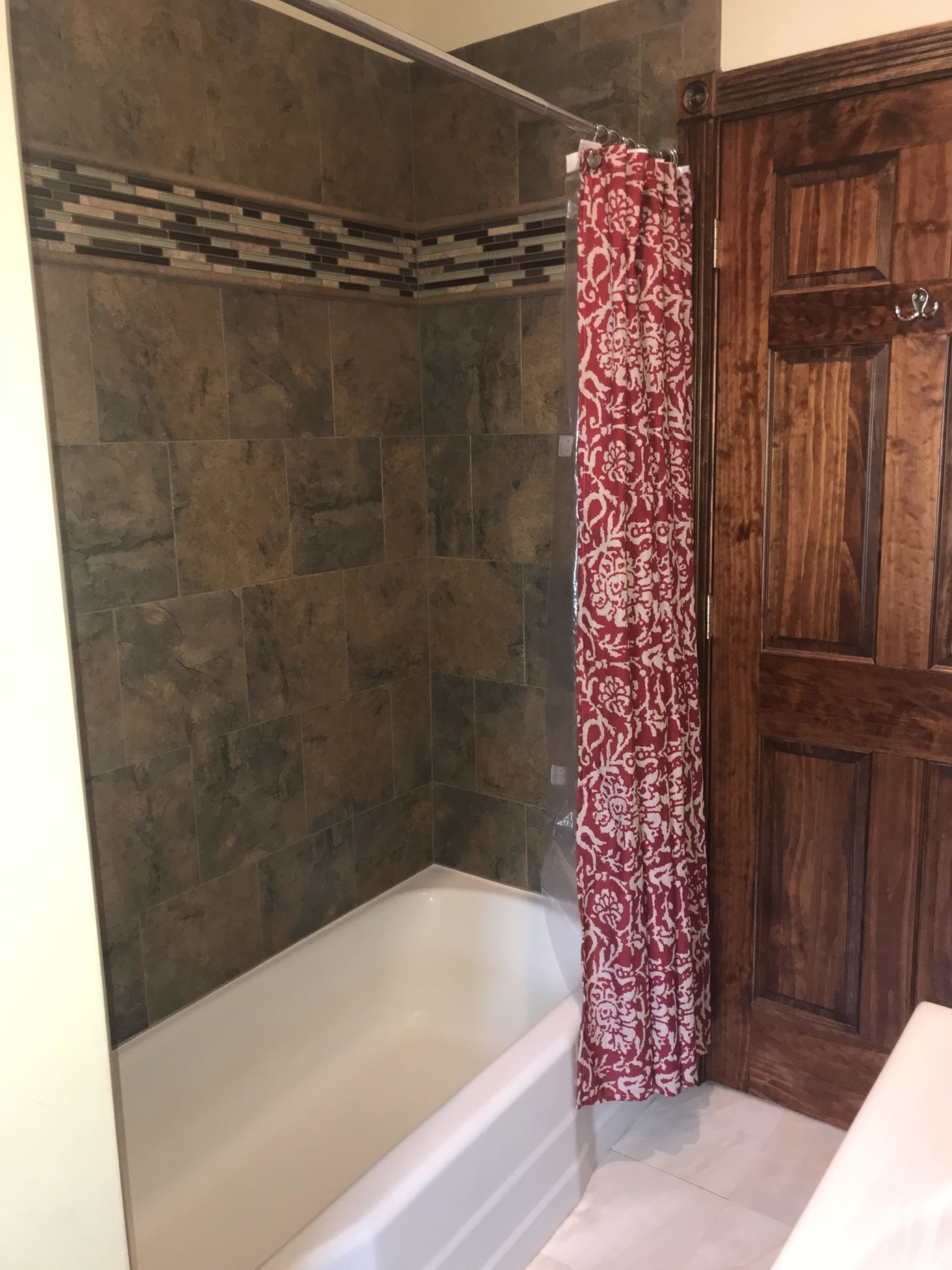 6 bed, 3 bath apartment for rent at 47 Pratt St Unit 1, Allston — photo 4 of 8