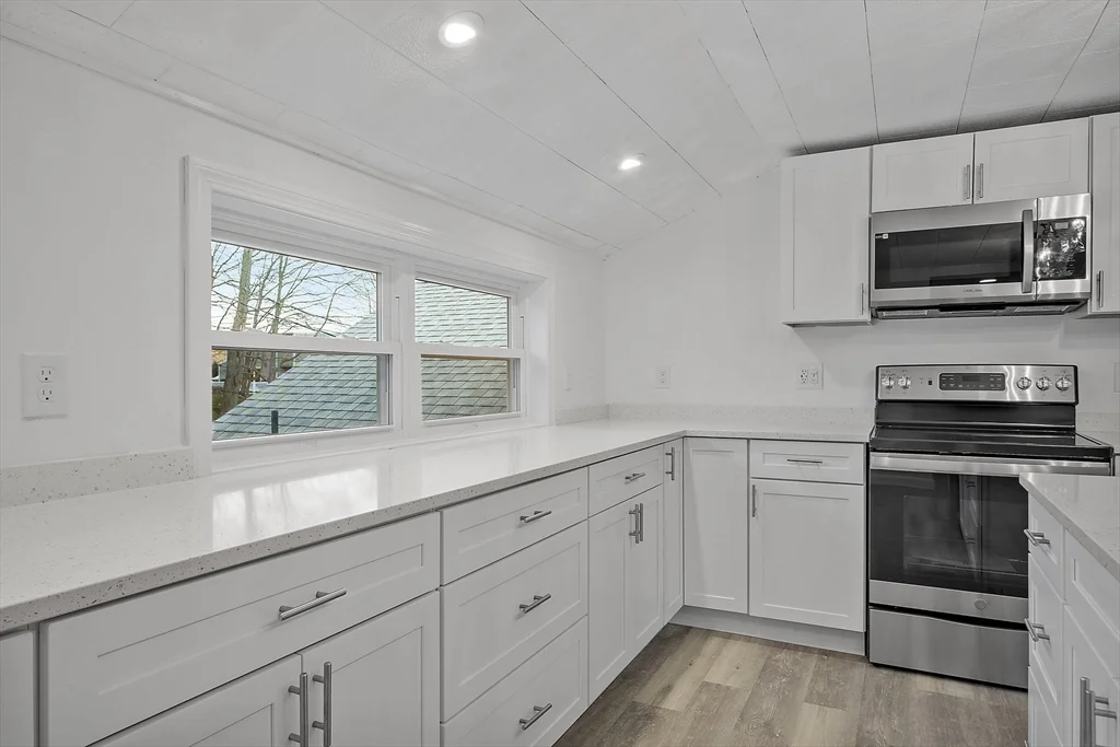2 bed, 1 bath apartment for rent at 47 Railroad Ave Unit 2, Rowley — photo 8 of 32
