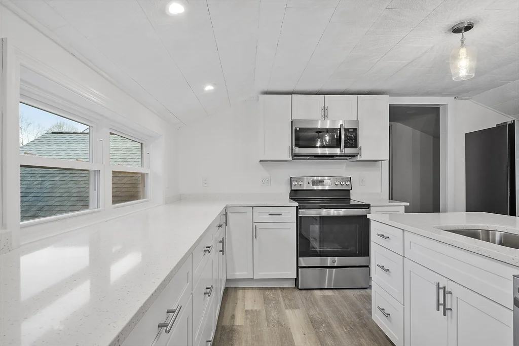 2 bed, 1 bath apartment for rent at 47 Railroad Ave Unit 2, Rowley — photo 6 of 32