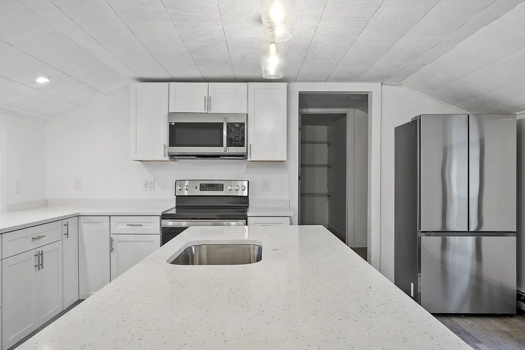 2 bed, 1 bath apartment for rent at 47 Railroad Ave Unit 2, Rowley — photo 9 of 32