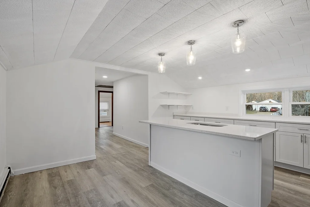 2 bed, 1 bath apartment for rent at 47 Railroad Ave Unit 2, Rowley — photo 3 of 32