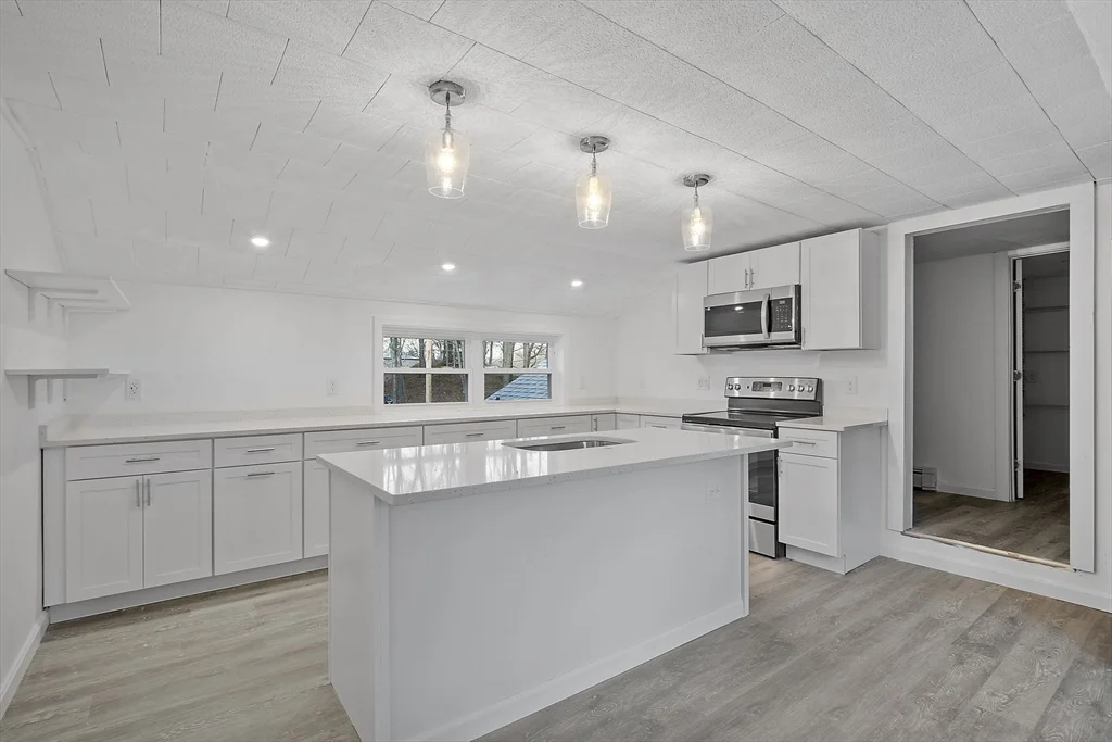 2 bed, 1 bath apartment for rent at 47 Railroad Ave Unit 2, Rowley — photo 1 of 32