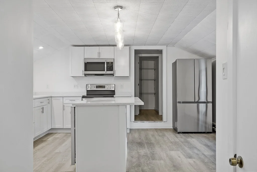 2 bed, 1 bath apartment for rent at 47 Railroad Ave Unit 2, Rowley — photo 5 of 32