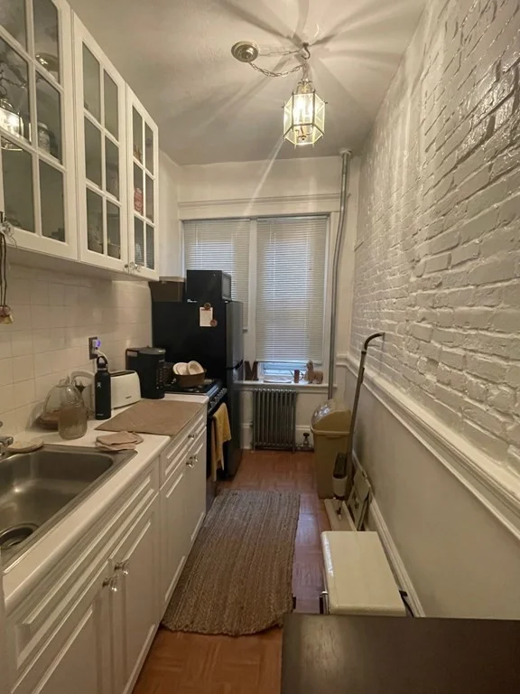 Studio bed, 1 bath apartment for rent at 47 Revere St Unit 2, Beacon Hill — photo 3 of 4