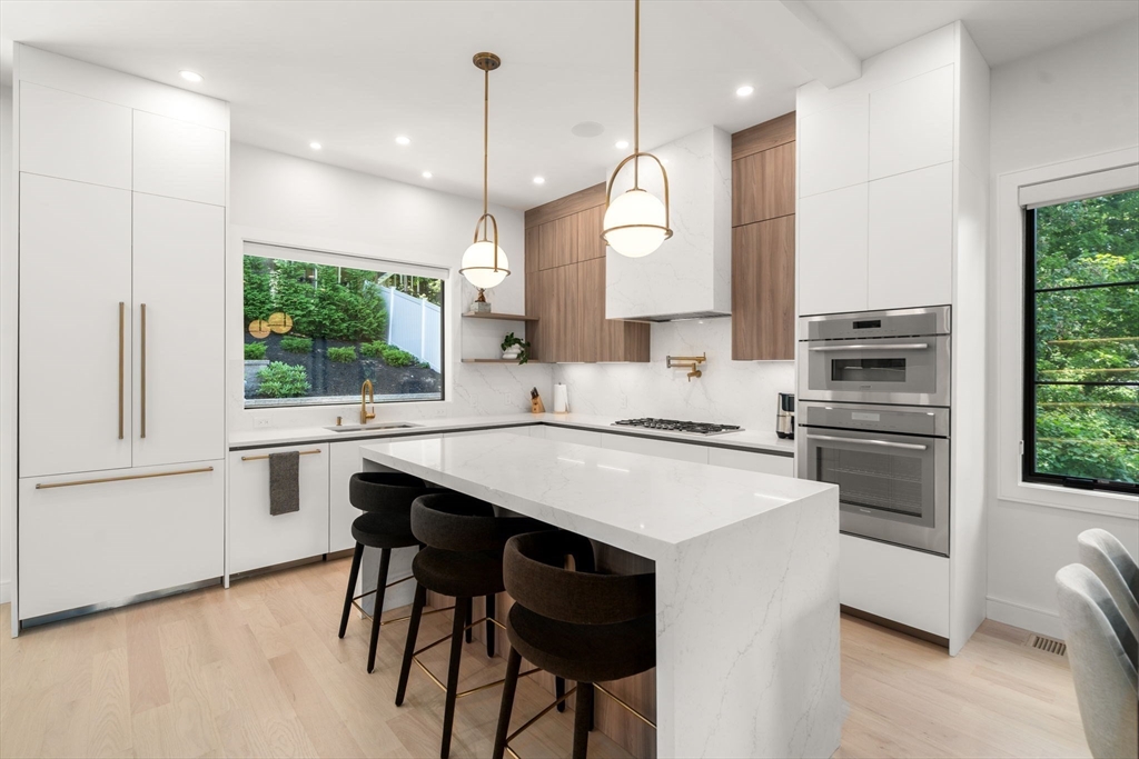 5 bed, 4+ bath apartment for rent at 47 Ripley St Unit 47, Newton — photo 5 of 35