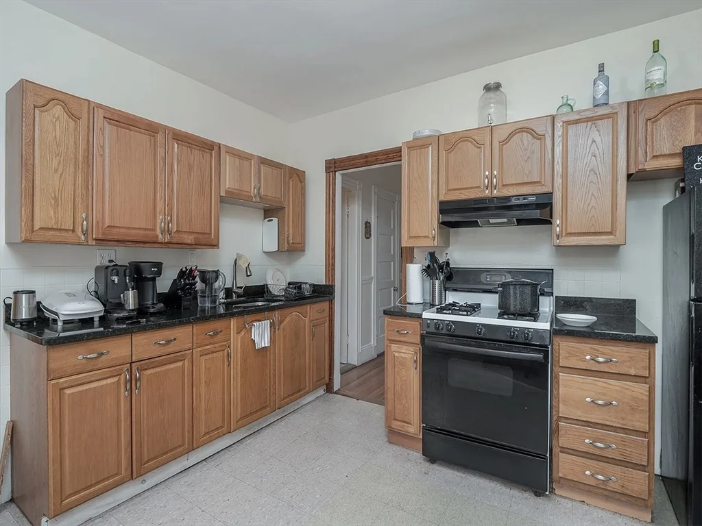 4 bed, 1 bath apartment for rent at 47 Saint Margaret St Unit 1, Dorchester — photo 17 of 28