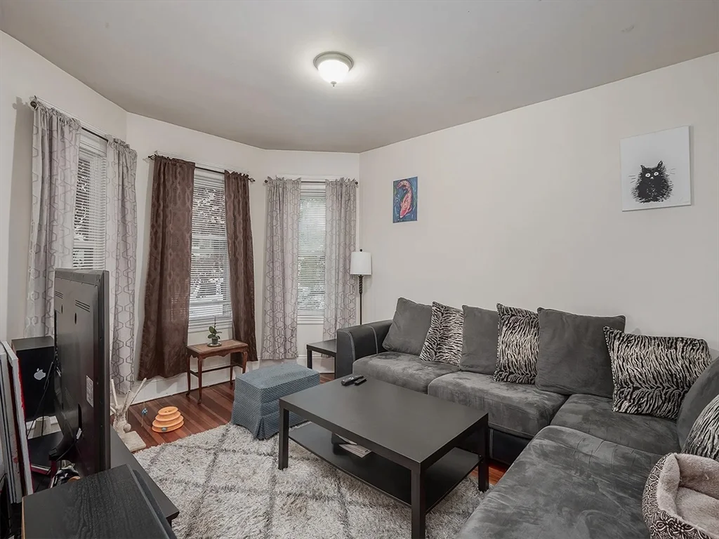 4 bed, 1 bath apartment for rent at 47 Saint Margaret St Unit 1, Dorchester — photo 2 of 28