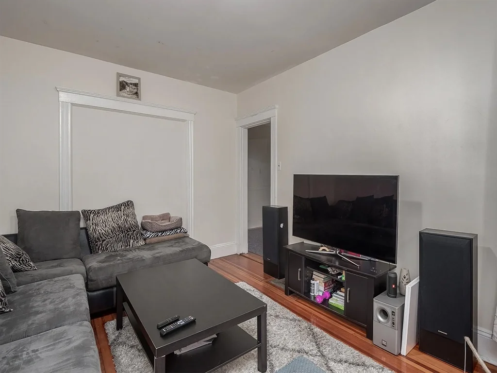 4 bed, 1 bath apartment for rent at 47 Saint Margaret St Unit 1, Dorchester — photo 3 of 28