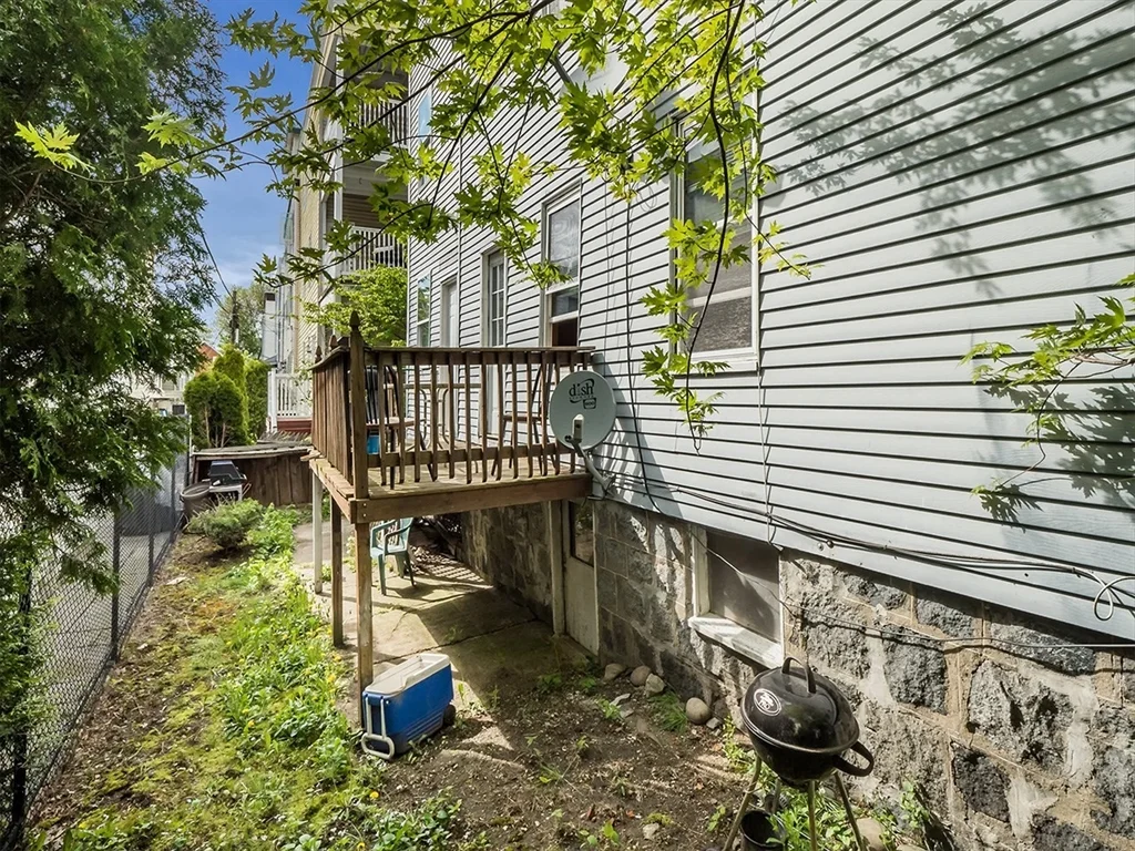 4 bed, 1 bath apartment for rent at 47 Saint Margaret St Unit 1, Dorchester — photo 25 of 28