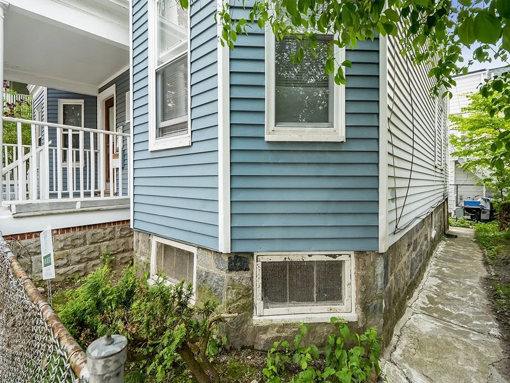 4 bed, 1 bath apartment for rent at 47 Saint Margaret St Unit 1, Dorchester — photo 23 of 28