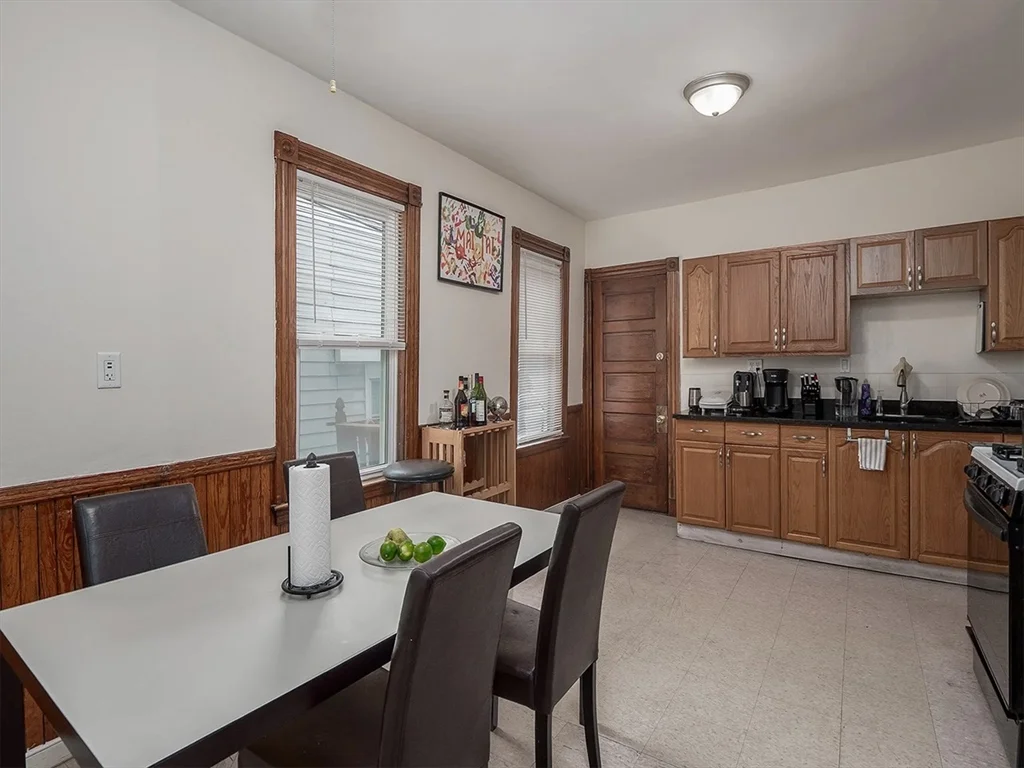 4 bed, 1 bath apartment for rent at 47 Saint Margaret St Unit 1, Dorchester — photo 15 of 28