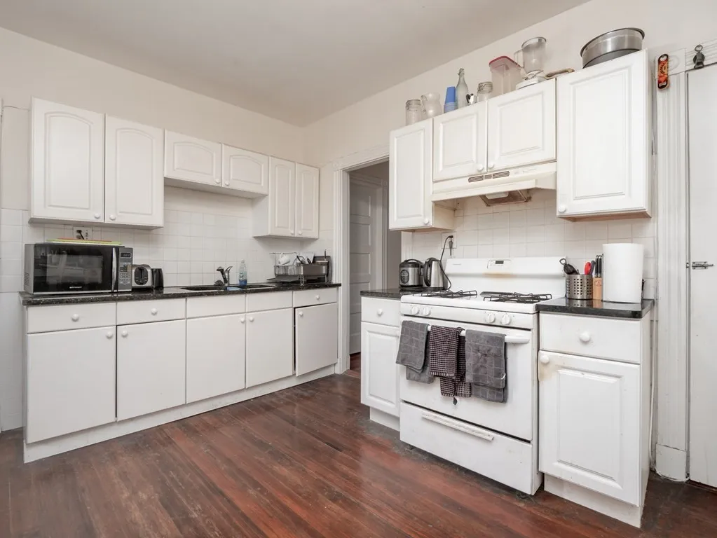 3 bed, 1 bath apartment for rent at 47 Saint Margaret St Unit 2, Dorchester — photo 11 of 29
