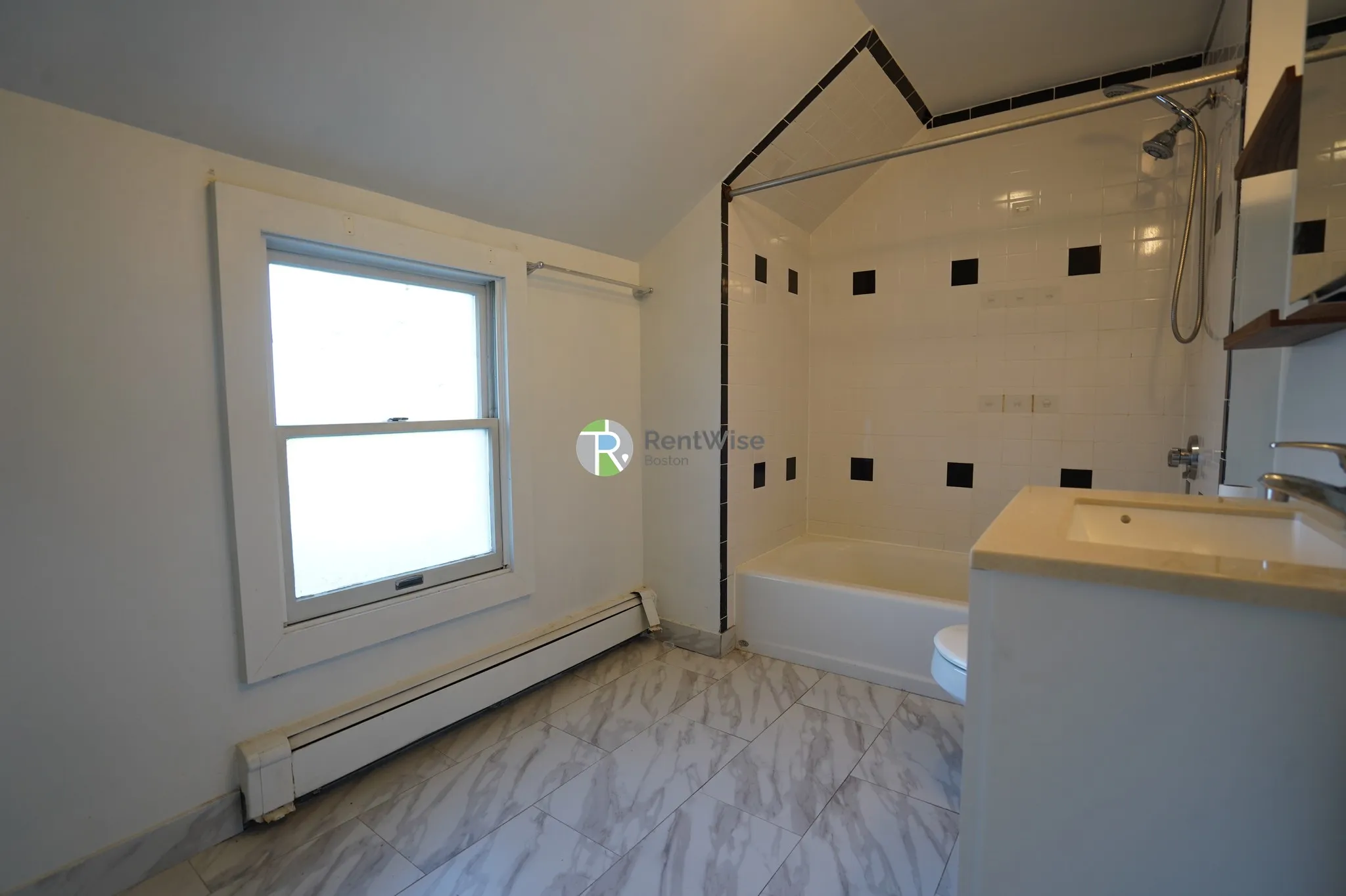 4 bed, 2 bath apartment for rent at 47 School St Unit 0, Coolidge Corner — photo 8 of 23