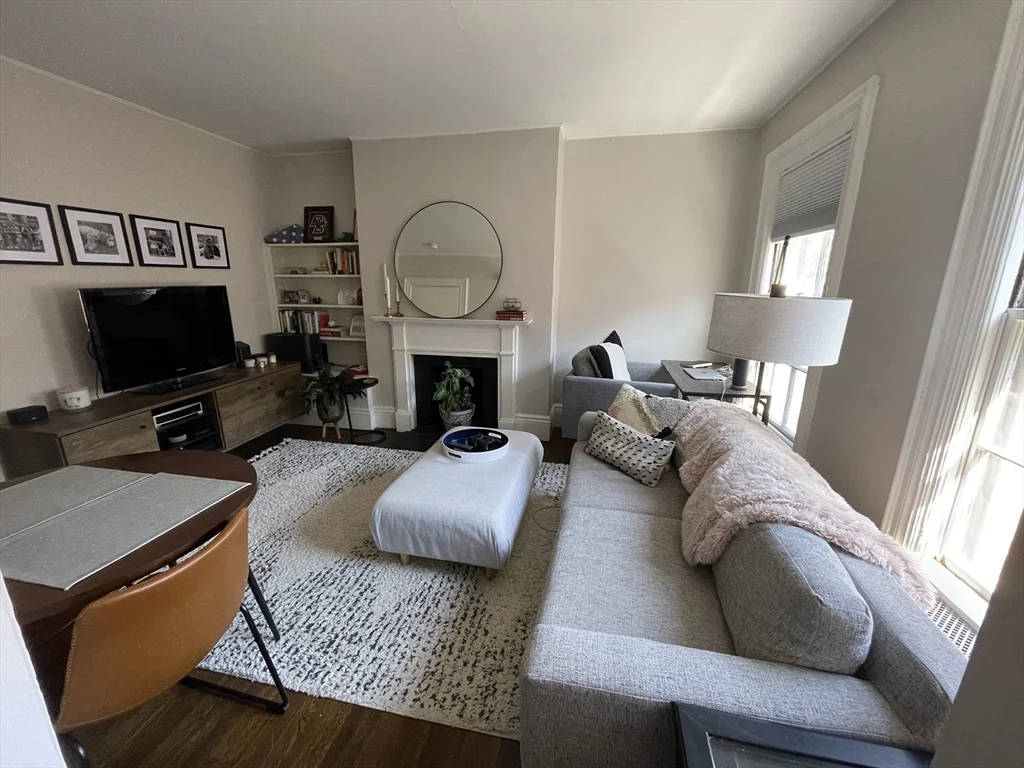 1 bed, 1 bath apartment for rent at 47 South Russell St Unit 3, Beacon Hill — photo 2 of 12