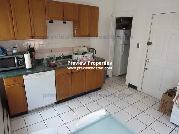 4 bed, 1 bath apartment for rent at 47 Strathmore Rd Unit 3P, Brighton