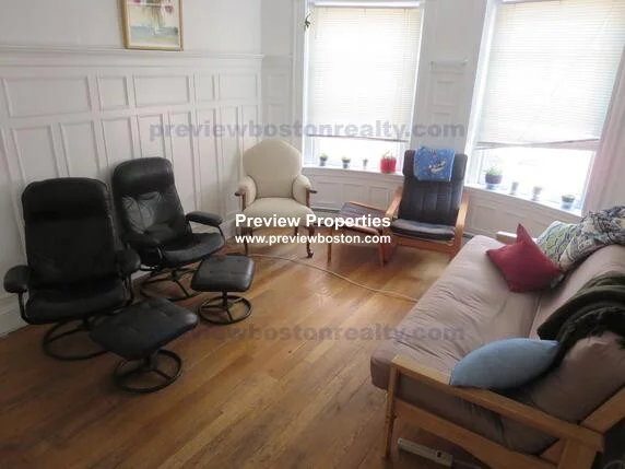4 bed, 1 bath apartment for rent at 47 Strathmore Rd Unit 3P, Brighton — photo 4 of 8