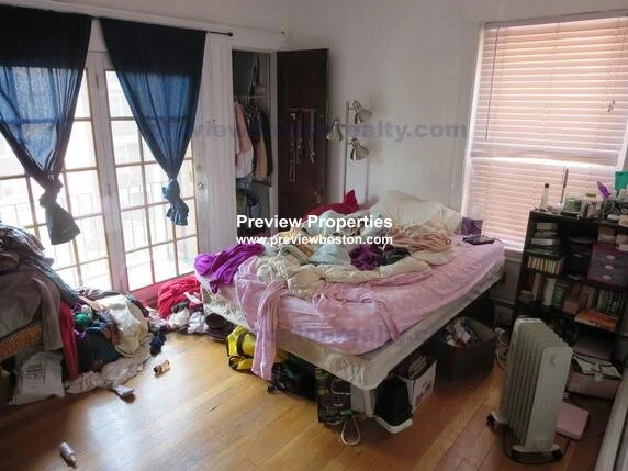4 bed, 1 bath apartment for rent at 47 Strathmore Rd Unit 3P, Brighton — photo 5 of 8