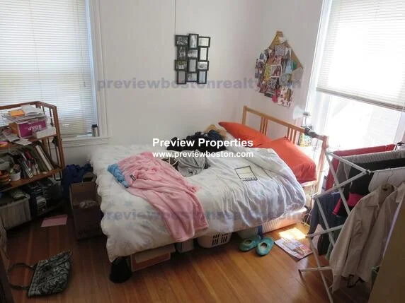 4 bed, 1 bath apartment for rent at 47 Strathmore Rd Unit 3P, Brighton — photo 7 of 8