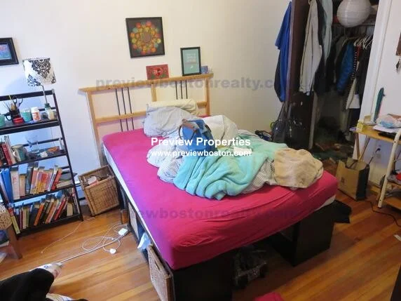 4 bed, 1 bath apartment for rent at 47 Strathmore Rd Unit 3P, Brighton — photo 6 of 8