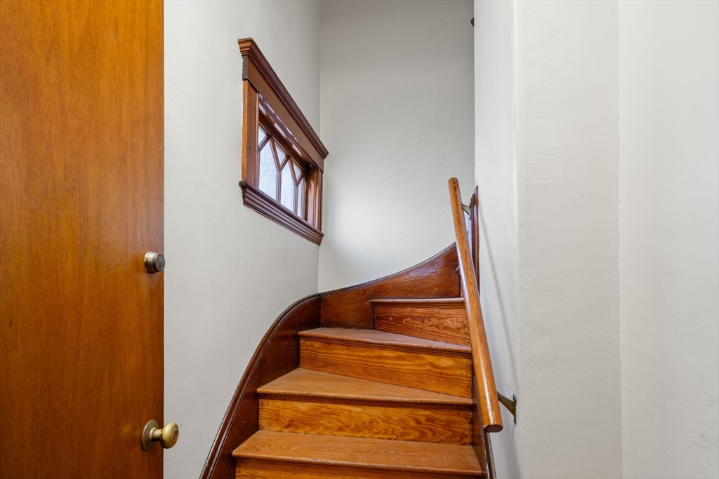 3 bed, 1 bath apartment for rent at 47 Walker St Unit 2, Tufts — photo 2 of 15