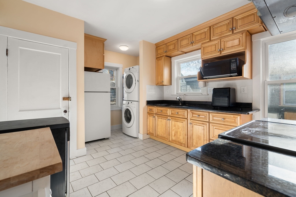 3 bed, 1 bath apartment for rent at 47 Walker St Unit 2, Tufts — photo 3 of 15