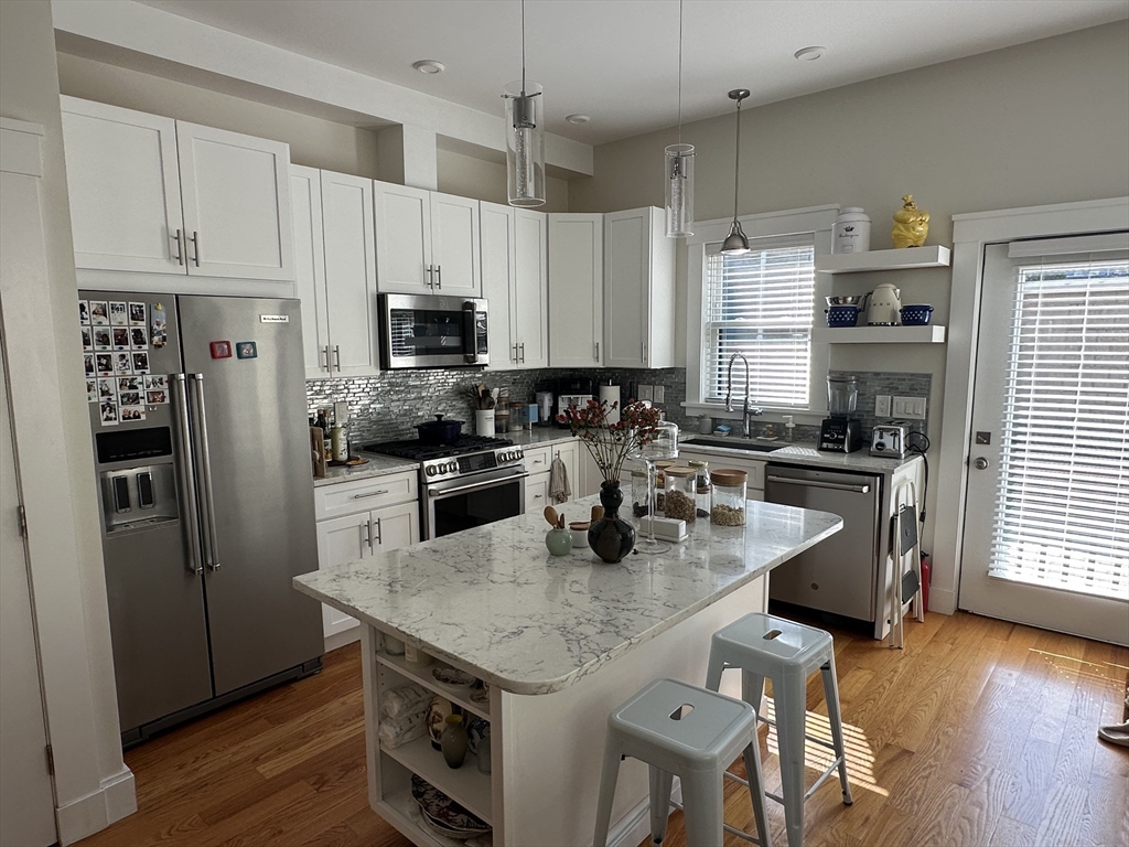 4 bed, 4+ bath apartment for rent at 47 Wallace St Unit 2, Tufts — photo 6 of 25
