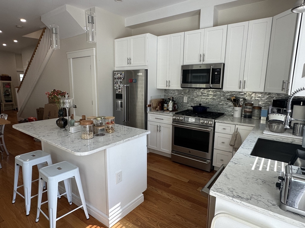 4 bed, 4+ bath apartment for rent at 47 Wallace St Unit 2, Tufts — photo 7 of 25