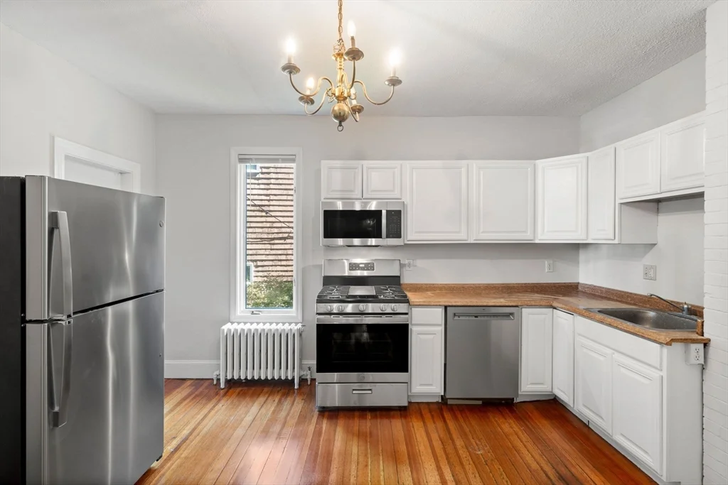 4 bed, 1.5 bath apartment for rent at 47 Wallingford Rd Unit 1, Brighton — photo 3 of 12