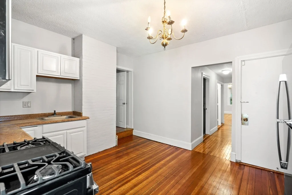 4 bed, 1.5 bath apartment for rent at 47 Wallingford Rd Unit 1, Brighton — photo 4 of 12