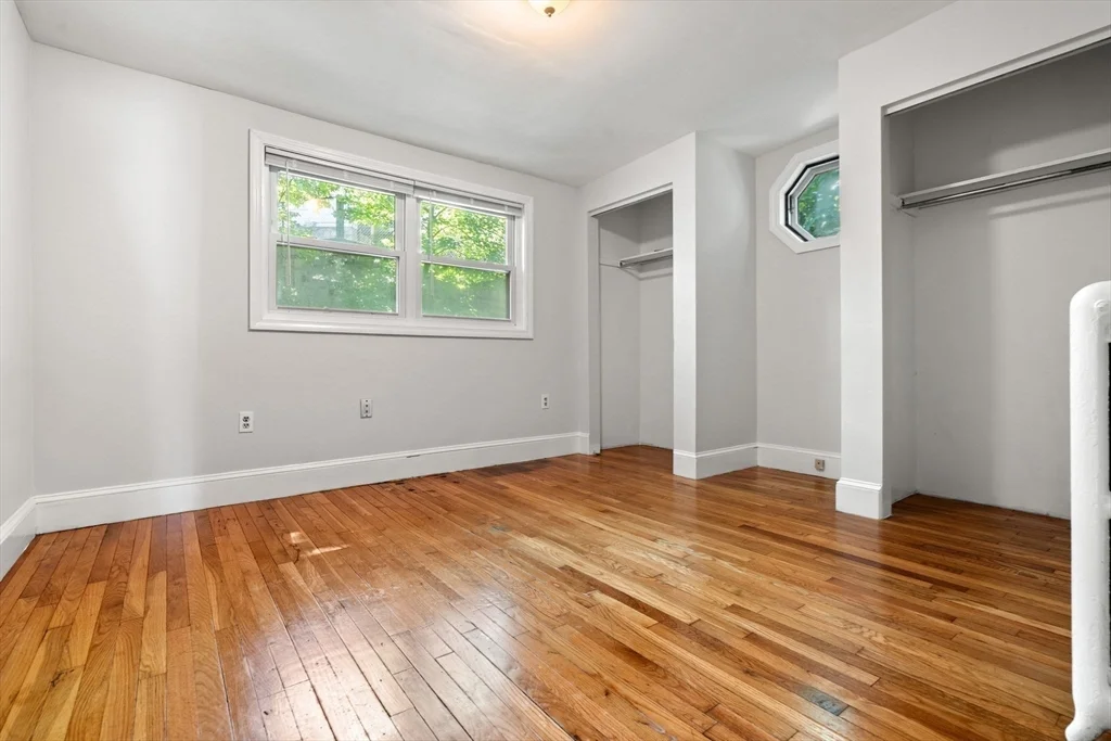 4 bed, 1.5 bath apartment for rent at 47 Wallingford Rd Unit 1, Brighton — photo 6 of 12